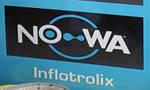 Les mots "NO" et "WA" relié par un cercle bleu de la lettre O à A contenant trois points bleu. Au dessous, se retrouve le mot suivant: "Inflotrolix"